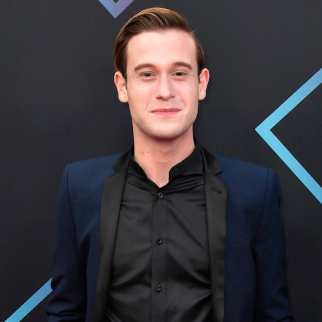 Tyler Henry Tyler Henry Spills Hollywood Medium Secrets at the PCAs - E! Online - CA